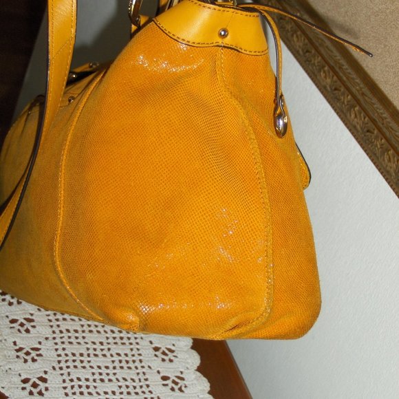 B. Makowsky Satchel Lombard Lizard Dandelion - Picture 4 of 11